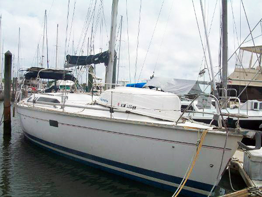SOLD        The Hunter 40.5 was conceived as a comfortable cruising boat